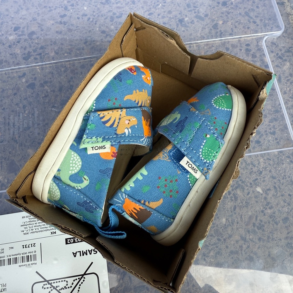 TOMS Kids Blue Canvas Dinosaur Hook-and-Loop Sneakers